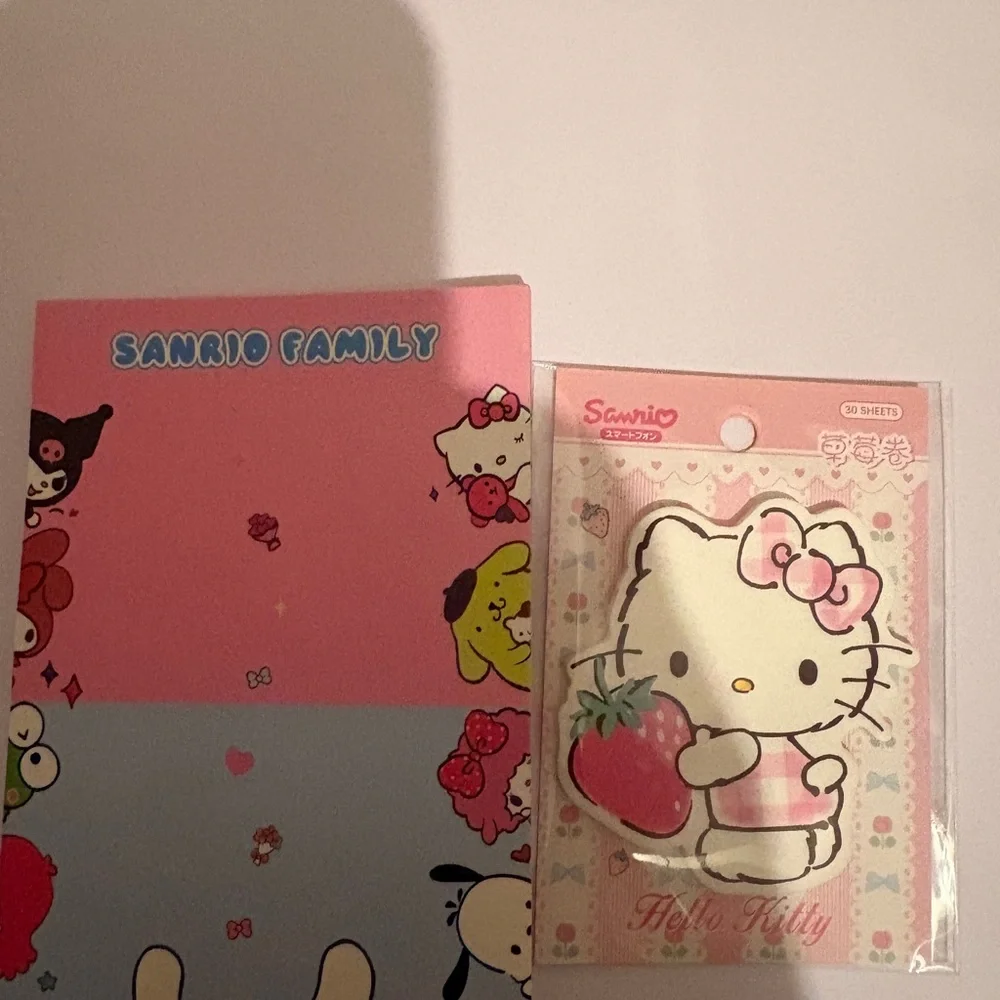 Hello‎ Kitty Pink Coin Purse with Gold-Tone Charm Keychains